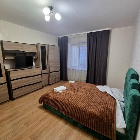 Port City Apartment Lutsʼk Esterno foto